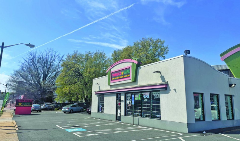 Vape stores in New York City have doubled, and the shelves are well stocked, indicating that in the US market, e-cigarettes have become a hot spot for retail store operations.